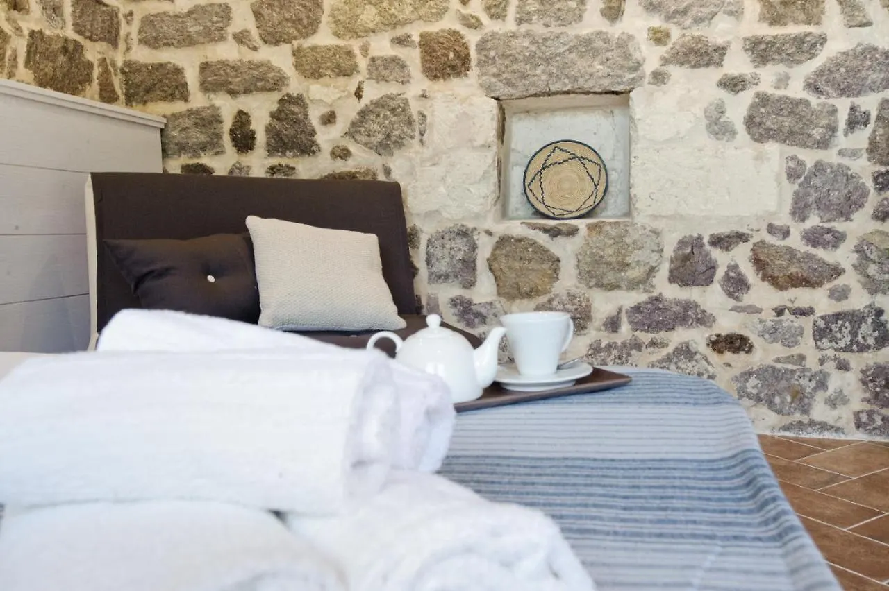 B&B La Roccia Castelsardo 0*,